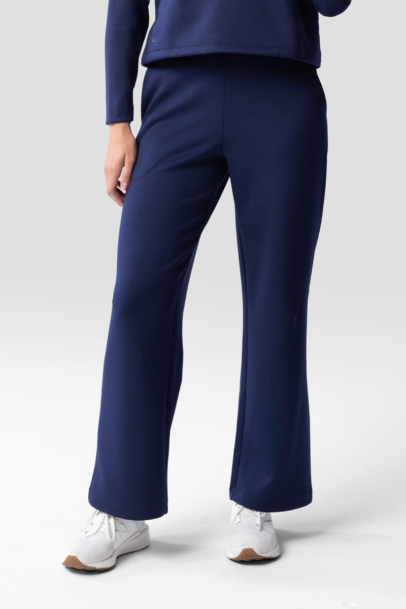 Après Women's Straight Leg Pant 2.0 — Naval Academy