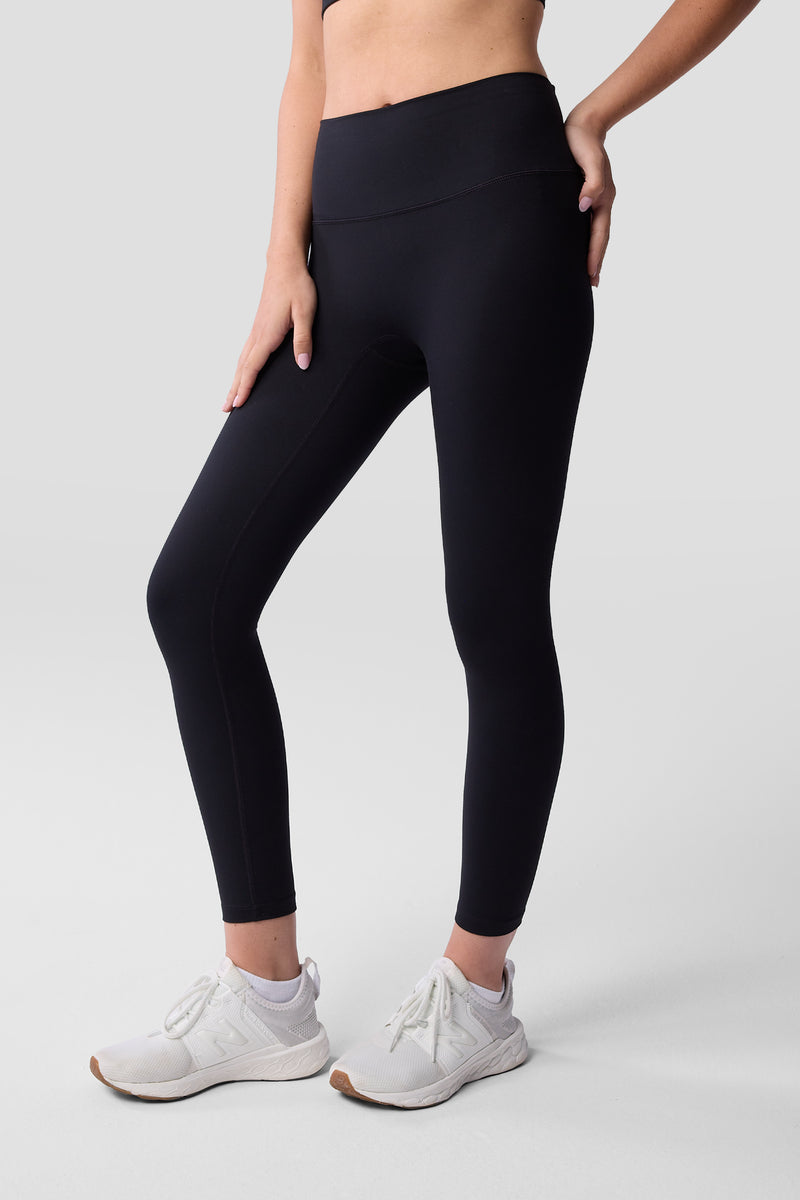 Essentials 7/8 Pocket Leggings — black — 2