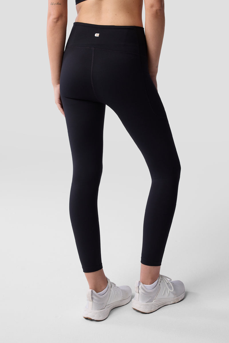 Essentials 7/8 Pocket Leggings — black — 3